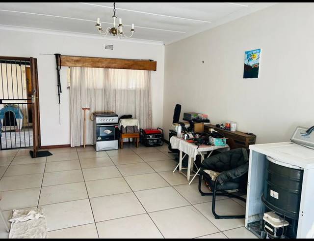 3 BEDROOM HOUSE FOR SALE IN CRESSLAWN